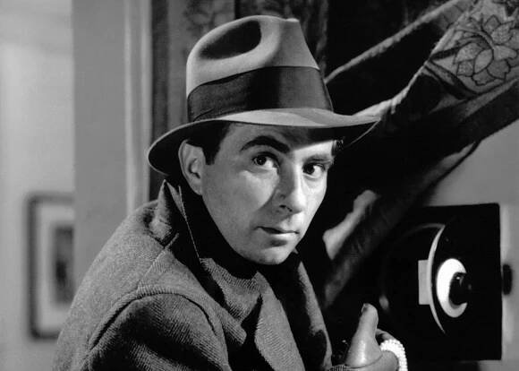 Biography - The Official Licensing Website of Robert Newton