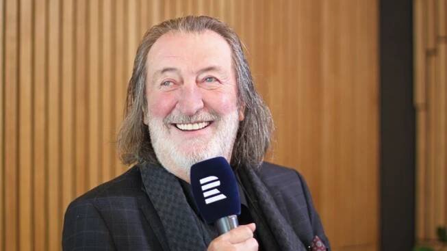 Herec Zdeněk Junák: Do divadla nechodím do práce, chodím se tam bavit a smát | Radiožurnál
