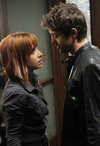 Skladiště 13 - Živí mrtví - Z filmu - Allison Scagliotti, Johnny Pacar