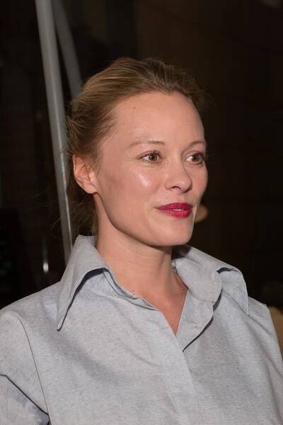 Herečka Linda Rybová pokřtila kuchařku novinářky Terezy Willoughby, díky které začnete konečně večeřet doma! - Tojesenzace.cz