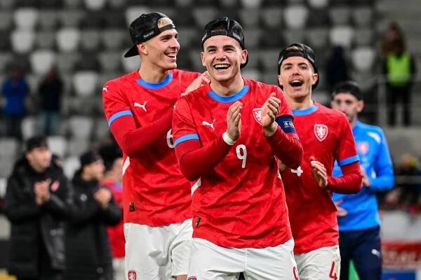 Lvíčata narazí v boji o Euro 2027 na Portugalsko či Skotsko. Přímo postoupí jen vítěz