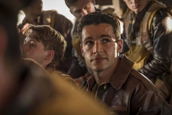 Hlava 22 - Epizoda 3 - Z filmu - Christopher Abbott