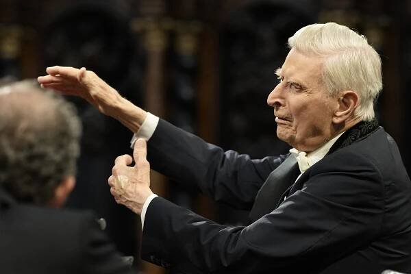 Anton Bruckner: Symphony No. 9 | Herbert Blomstedt, Bamberger Symphoniker | ACCENTUS Music
