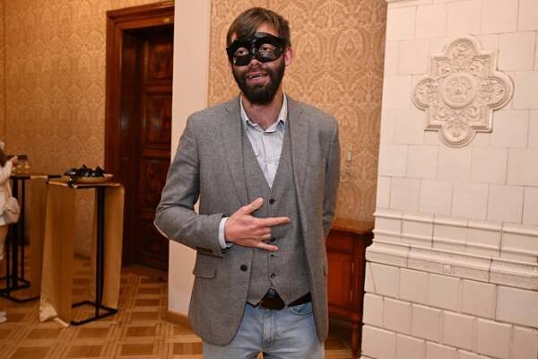 FOTO: Cyril Navrátil se ukázal na večeři k premiéře filmu Napoleon. – stránka 29