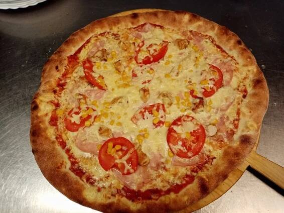 Hodina bowlingu až pro 8 osob a dvě pizzy nebo 800 g kuřecích řízků