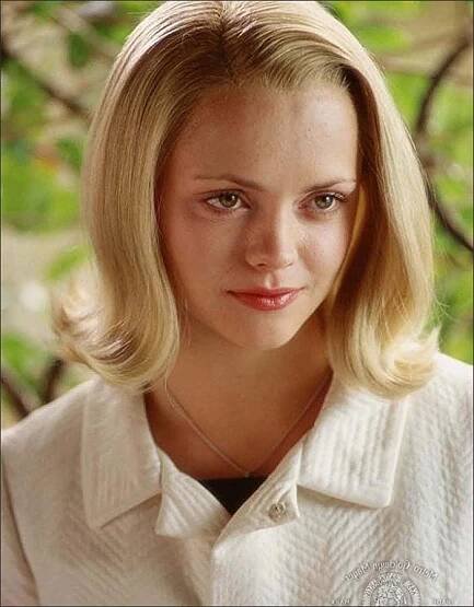 Christina Ricci – I Review Stuff