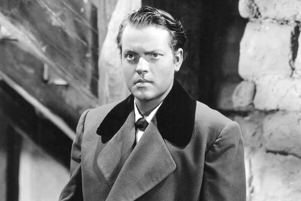 During WWII, Orson Wells dumped Garbo after seeing her turn down an injured soldier’s request for an autograph.
