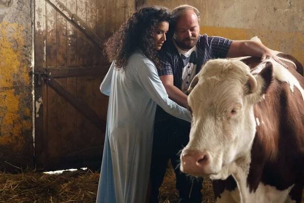 Les Folies fermières - Z filmu - Sabrina Ouazani, Alban Ivanov