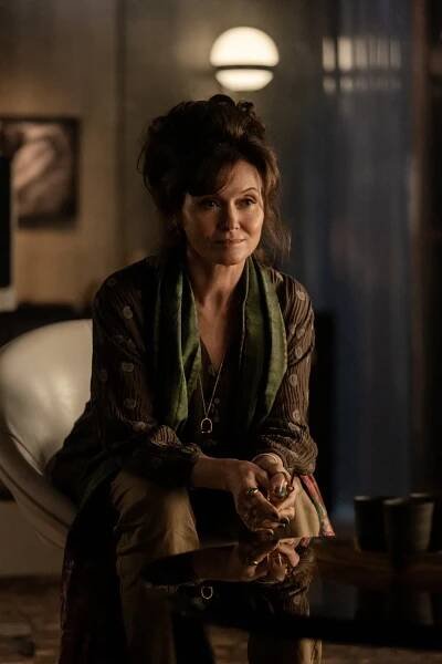 Essie Davis - Vetřelec: Země - Mistr October - Z filmu