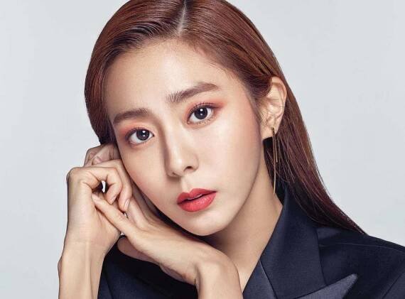 Kvôli Rainovi a Kim Tae Hee aj Uee uvažuje o manželstve, hovorí o sestre, svojich psoch a priateľskej povahe