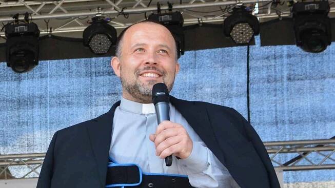 Solidarita i pomoc druhým. Srpnovým patronem dárcovství je Josef Rosenberg