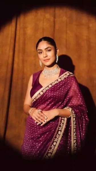 Mrunal Thakur’s elegant looks set new fashion goals