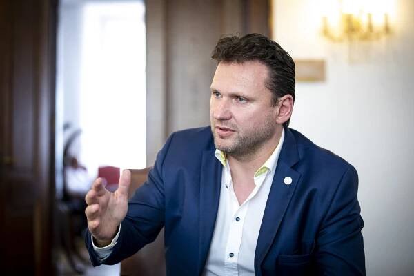 Vondráček chtěl z nového zákona o zbraních vypustit hlavní zpřísnění. Možná to vezmu zpět, říká