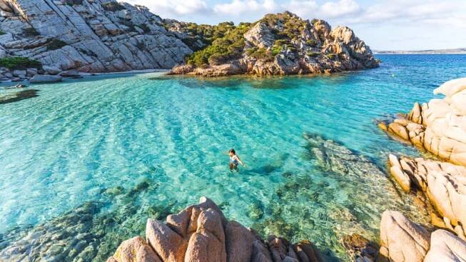 Sardinie je oblíbenou destinací pro letní dovolenou, místní se však snaží přilákat i vášnivé turisty.