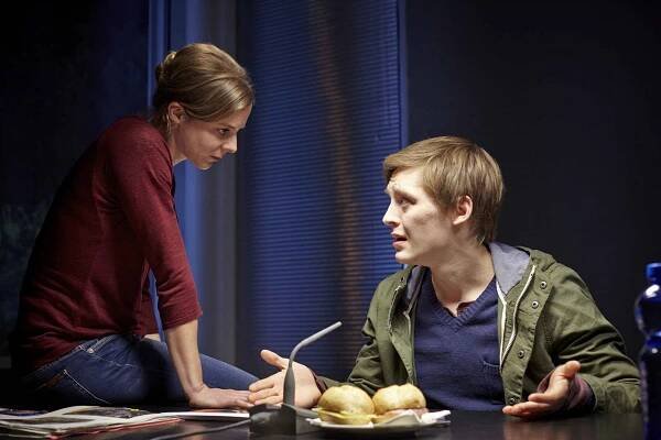Sám mezi všemi - Z filmu - Bernadette Heerwagen, Jonas Nay