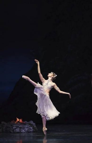 La Bayadere. Lauren Cuthbertson as Nikiya. %C2%A9 ROH 2018. Photographed by Bill Cooper