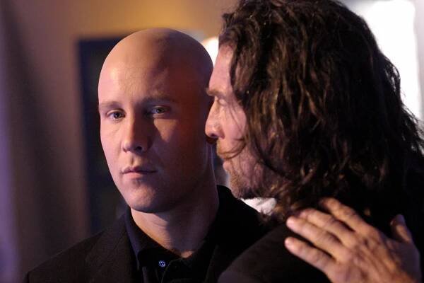 Smallville - Odpuštění - Z filmu - Michael Rosenbaum, John Glover