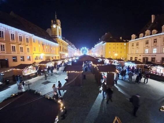V Chebu mají adventní město. Největší trhy v kraji lákají na trdlo i kluziště