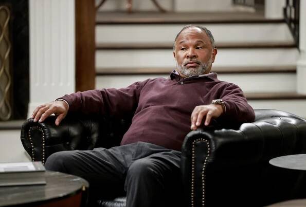Geoffrey Owens in 'Poppa's House' series premiere