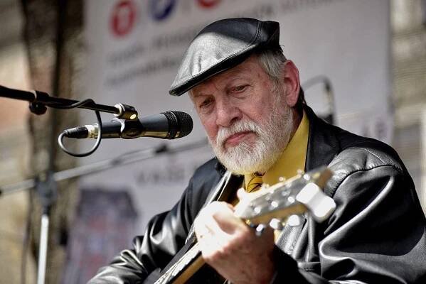 Kolínem zněly žánry blues i jižanský rock, hráli David Evans, Luboš Andršt a Pumpa