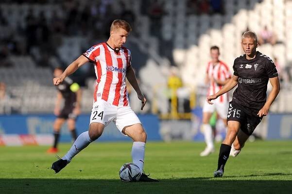 jakub-jugas-drzak-na-hristi-i-s-kocarkem - ZLIN.CZ