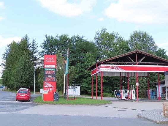 Ceny benzínu a nafty klesají, podívejte se, za kolik natankujete na Táborsku