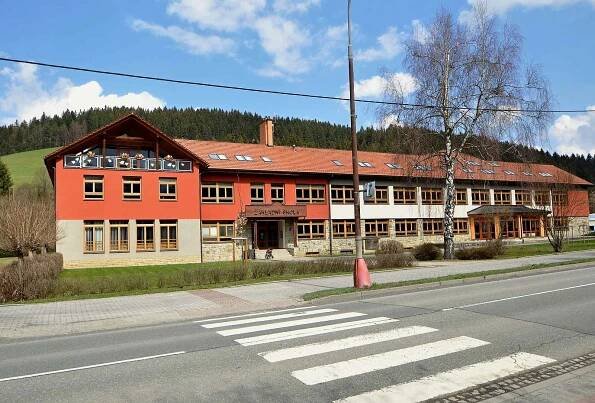 Velké Karlovice - základní škola.