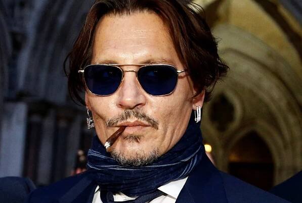 Bil Johnny Depp svoji ženu? Herec žaluje bulvár kvůli článku, že mlátil Heardovou