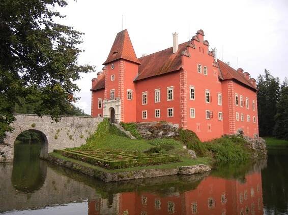 Soubor:Zamek Červena Lhota.JPG – Wikipedie