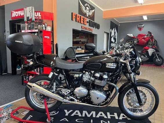 Triumph Thruxton 900