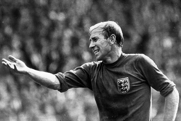 Bobby Charlton v památném finále mistrovství světa 1966 proti Západnímu Německu