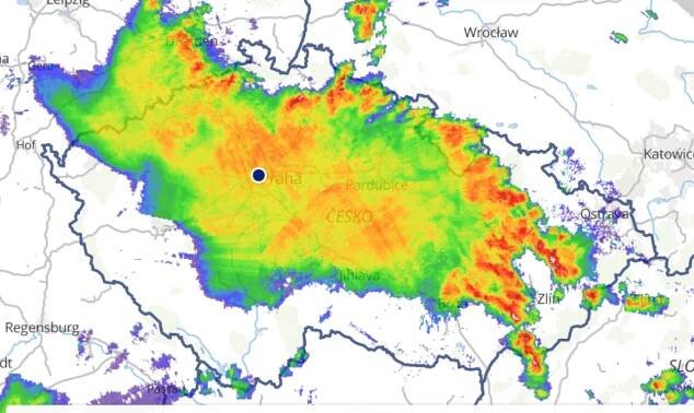Sledovali jsme online – od jihozápadu do Čech přišly silné bouřky, přinesly intenzivní déšť a silný vitr : Meteopress