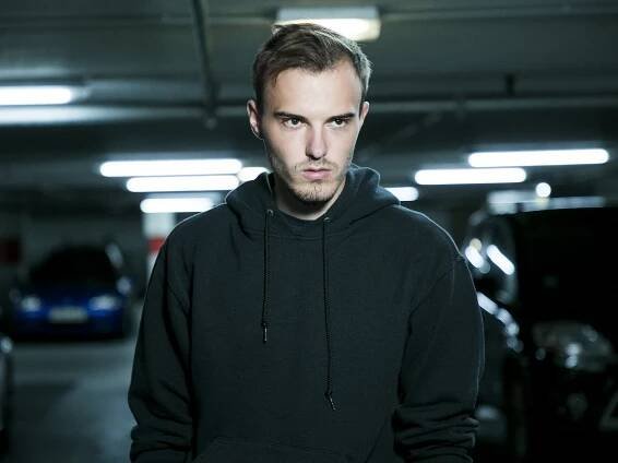 MAX BÄCKER – One Art