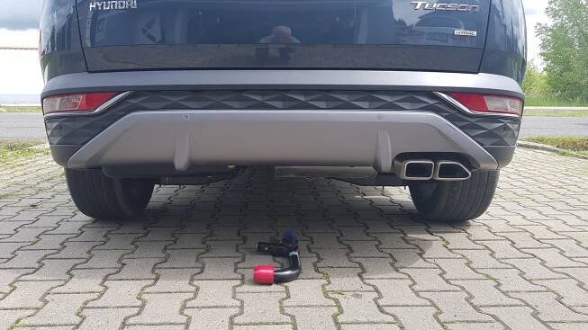 Hyundai Tucson 2021 - vertikální bajonet SVC + 13 pinová elektropřípojka ESC - fatomas.cz