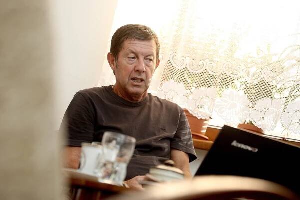 Otec a syn se potkají ve sněmovně. Každý za jinou stranu