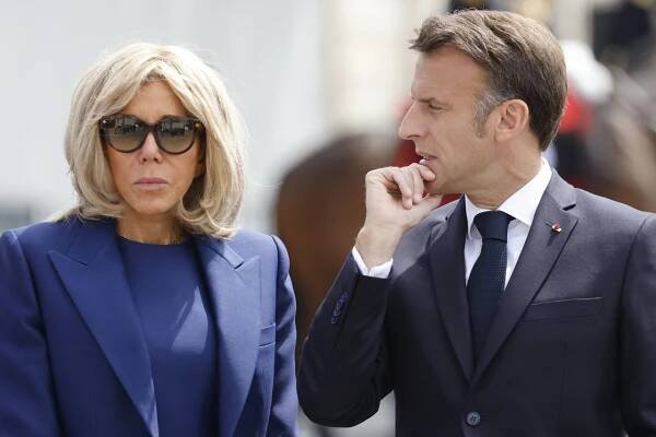 Macron má dôkazy, že jeho manželka je biologická žena