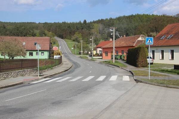Soubor:Malhostovice, Nuzířov, výjezd směr Lipůvka (7749).jpg