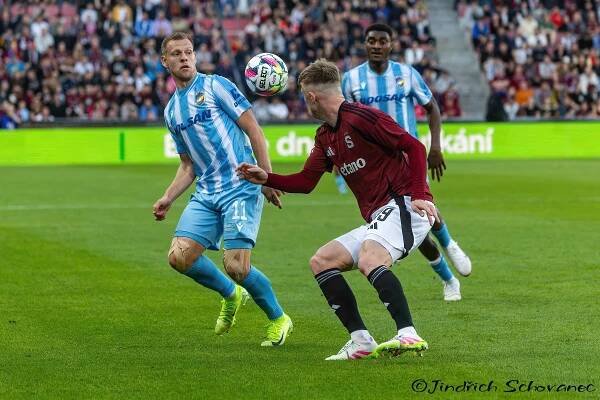 Viktoria Plzeň končí v poháru, na Spartě rozhodl gól Zeleného