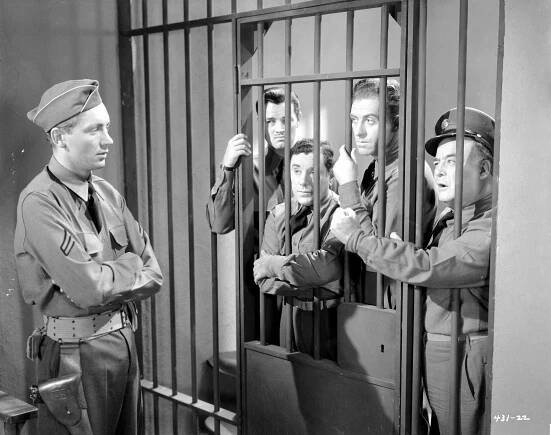 Tom Neal, Charlie Hall, Frank Faylen - Top Sergeant Mulligan - Z filmu