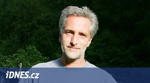 Herec Hanák zavírá svou nádražní hospodu, i kvůli EET a regulacím - iDNES.cz