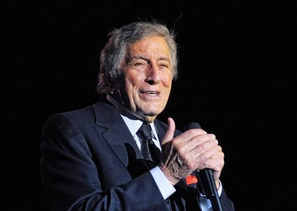 Zemřel Tony Bennett, legendární jazzový zpěvák, který nahrával i s Lady Gaga