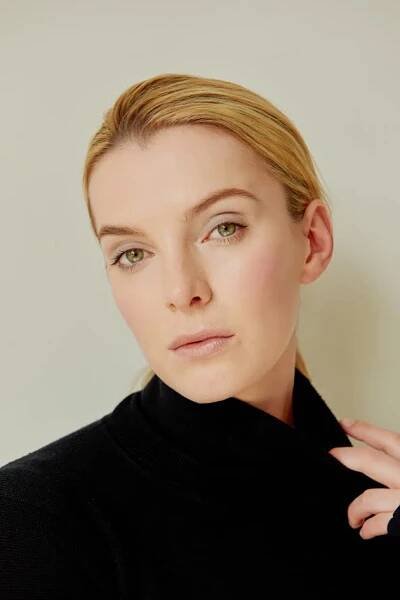 Betty Gilpin Joins Rebel Wilson In New Line’s ‘Isn’t It Romantic’