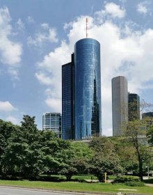 main-tower-in-frankfurt-office-tower-modern-architecture-glass-tower