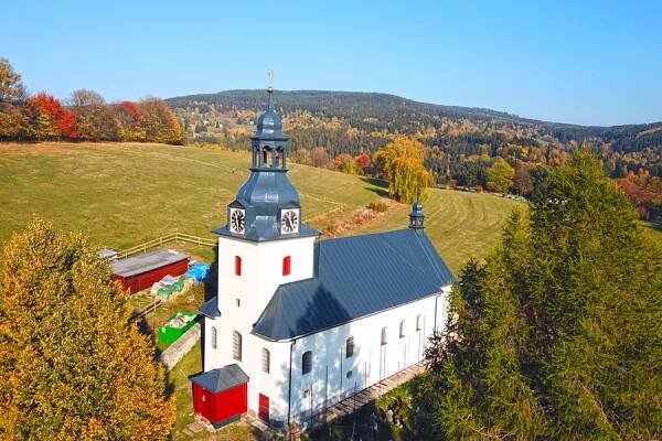 barokní kostel sv. Petra a Pavla z roku 1784