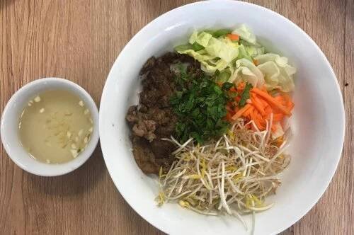 V Ostravě na Nádražní vzniklo nové rodinné vietnamské bistro | Magazín PATRIOT