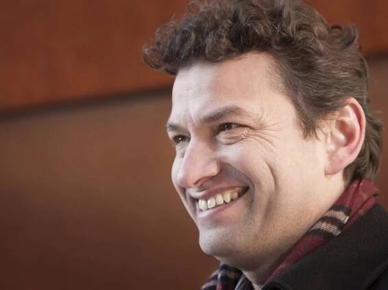 Zvuk, který má chuť. Rozhovor s Kasparem Zehnderem, novým šéfdirigentem hradecké filharmonie