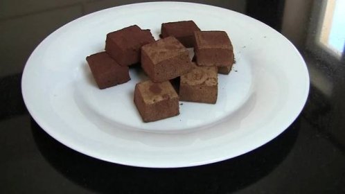 Domácí marshmallow může chutnat po ovoci i po čokoládě. Podívejte se, jak ho připravit