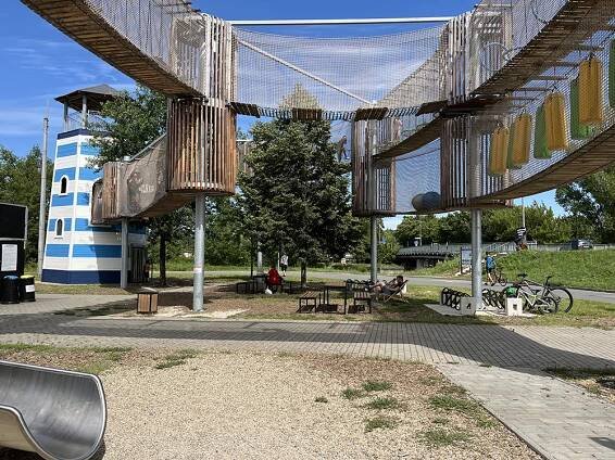 Lanov centrum ve Vesel nad Moravou. 