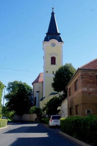 Soubor:Kostel Všech svatých, Purkyňova, Libochovice, okr. Litoměřice, Ústecký kraj.jpg – Wikipedie