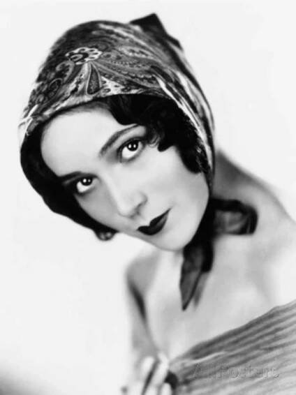 Soubor:Dolores del Río in "Evangeline".jpg – Wikipedie